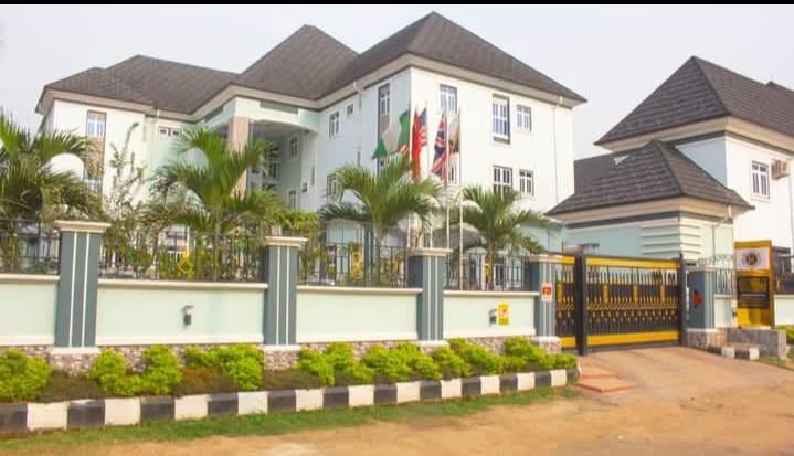 SOUTH HILLS HOTEL AND SUITES, PLOT 38 INTERNATIONAL SCHOOL ROAD GRA, IKOT EKPENE, . STANDARD. For Easy Bookings And Reservations, Please Contact Cloza App Representative On Call And Watsapp. Details B