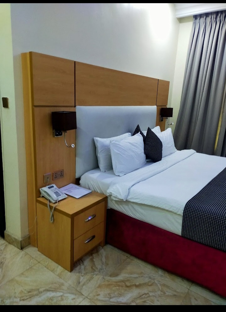 NEW SOUND, NO 4 EGBUNE STREET OFF EZENEI ROAD, OPPOSITE GT BANK ASABA DELTA STATE. For Easy Bookings And Reservations, Please Contact Cloza App Representative On Call And Watsapp. Details Below