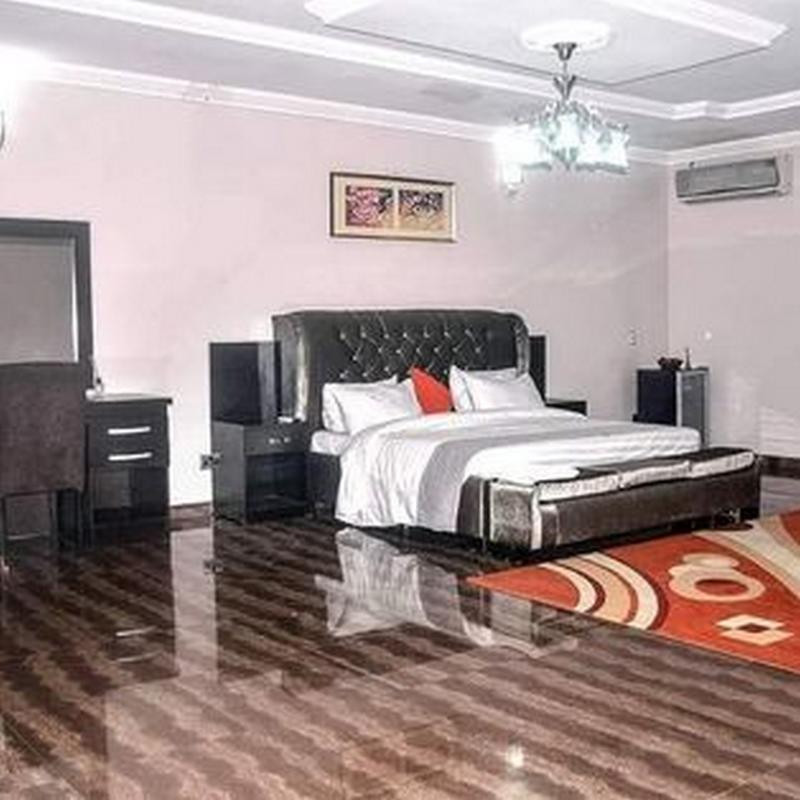 HOTEL BENIZIA, KINGSLEY EMU STREET, BY DBS JUNCTION GRA ASABA, DELTA STATE. For Easy Bookings And Reservations, Please Contact Our Cloza App Representative On Call And Watsapp. Details Below