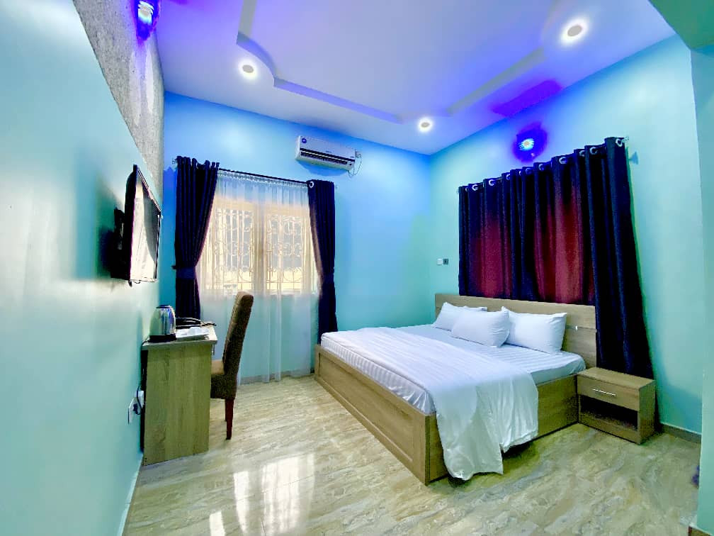 DARIANS LODGE AND SUITE, CALABAR. CROSS RIVER STATE. For Easy Bookings And Reservations, Please Contact Our Cloza App Representative On Call And Watsapp. Details Below