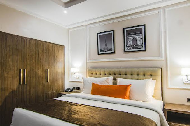 BON HOTEL IKEJA RESIDENCE  LAGOS STATE. DELUXE ROOM.  For Easy Bookings And Reservations, Please Contact Cloza App Representative On Call And Watsapp. Details Below