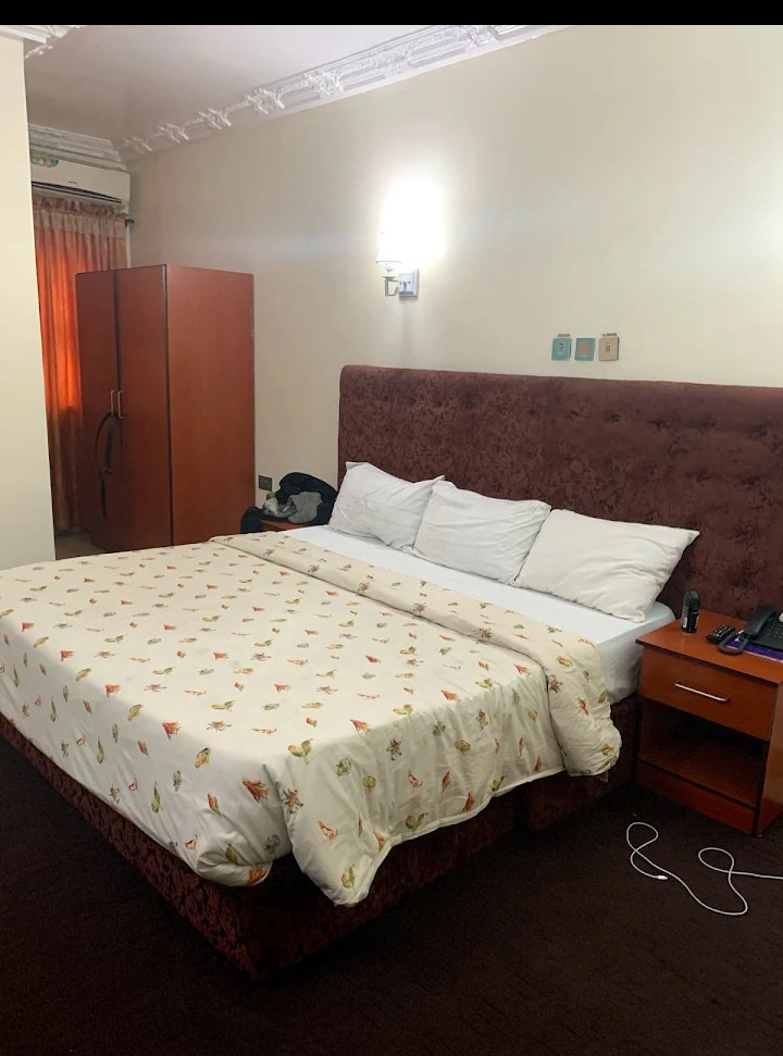 DELVE HOTELS, ATIMBO ROAD, CALABAR, CROSS RIVERS STATE. For Easy Bookings And Reservations, Please Contact Our Cloza App Representative On Call And Watsapp. Details Below