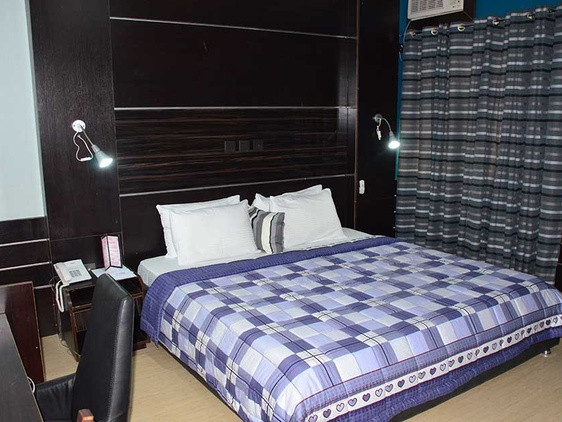 WISE PENNY SUITE. 4 NZE FRANCIS STREET, ASABA/BENIN EXPRESS ROAD, ASABA DELTA STATE. For Easy Bookings And Reservations, Please Contact Cloza App Representative On Call And Watsapp. Details Below