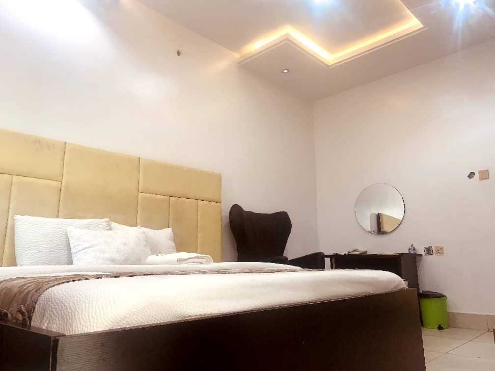 FELISON HOTEL* OFF OVIRI OGOR OPP UDUOPHORI WATER BOARD OTOVWODO, UGHELLI DELTA STATE. For Easy Bookings And Reservations, Please Contact Our Cloza App Representative On Call And Watsapp. Details Belo