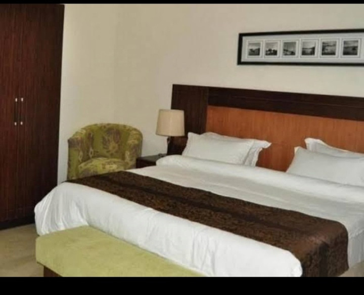 De Brass Suites   47, azikoro Road, Ekeki, Yenagoa, Bayelsa STATE