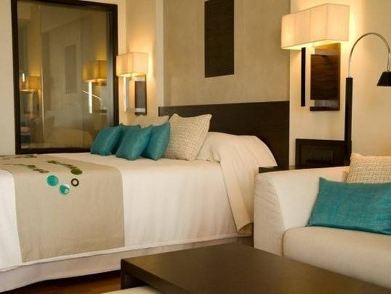 HOTEL BENIZIA, KINGSLEY EMU STREET, BY DBS JUNCTION GRA ASABA, DELTA STATE. For Easy Bookings And Reservations, Please Contact Our Cloza App Representative On Call And Watsapp. Details Below