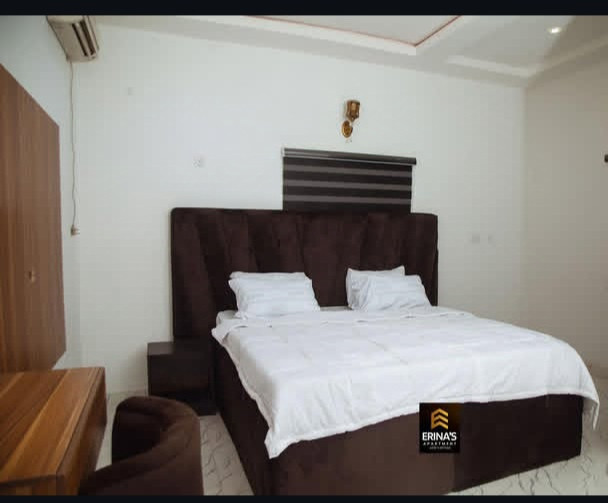 ERINAS APARTMENT HOTEL, NO 10 HON.CHRIS UMOGBIA AVENUE, BENIN CITY, For Easy Bookings And Reservations, Please Contact Cloza App Representative On Call And Watsapp. Details Below