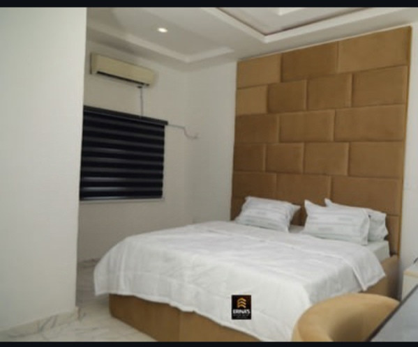 ERINAS APARTMENT HOTEL, NO 10 HON.CHRIS UMOGBIA AVENUE, BENIN CITY, For Easy Bookings And Reservations, Please Contact Cloza App Representative On Call And Watsapp. Details Below