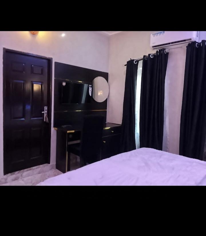 CJ PARADISE HOTEL, DEEPER LIFE BEFORE MEPHAR LOUNGE ALAKAHIA, PORT HARCOURT, RIVERS STATE.For Easy Bookings And Reservations, Please Contact Cloza App Representative On Call And Watsapp. Details Blow