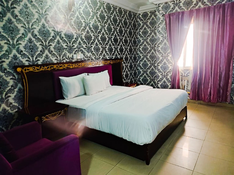 ARIDOLF RESORT YENAGOA, BAYELSA STATE. For Easy Bookings And Reservations, Please Contact Our Cloza App Representative On Call And Watsapp. Contact Details Below
