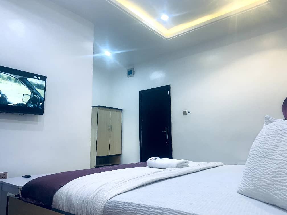 FELISON HOTEL* OFF OVIRI OGOR OPP UDUOPHORI WATER BOARD OTOVWODO, UGHELLI DELTA STATE. For Easy Bookings And Reservations, Please Contact Cloza App Representative On Call And Watsapp. Details Below