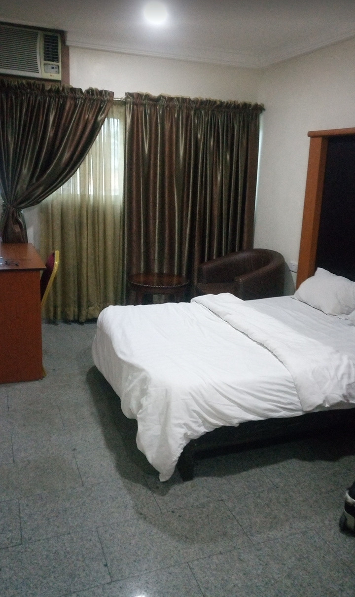 BEVERLY HOLLS HOLIDAY RESORT, NO: 130 WOJI ROAD, GRA PHASE 2. PORTHARCOURT,RIVERS STATE. For Easy Bookings And Reservations, Please Contact Cloza App Representative On Call And Watsapp. Details Below