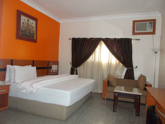 BEVERLY HOLLS HOLIDAY RESORT, NO: 130 WOJI ROAD, GRA PHASE 2. PORTHARCOURT,RIVERS STATE. For Easy Bookings And Reservations, Please Contact Cloza App Representative On Call And Watsapp. Details Below