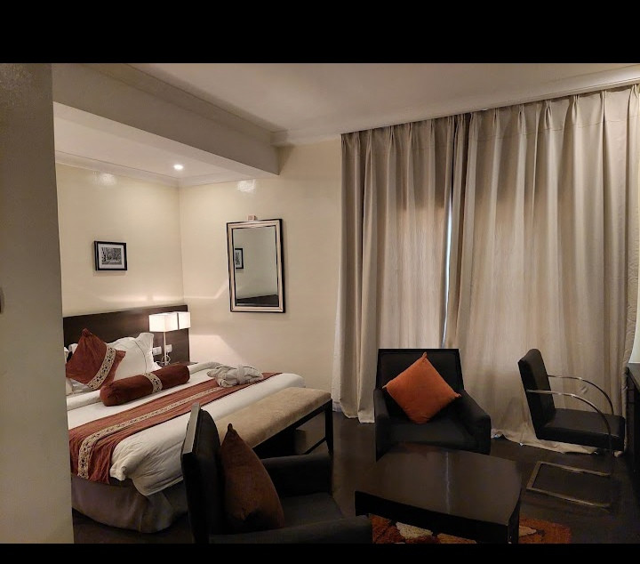 SHORE GATE HOTEL, IKEJA GRA LAGOS   DIPLOMATIC SUITE. For Easy Bookings And Reservations, Please Contact Cloza App Representative On Call And Watsapp. Details Below