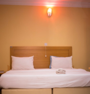 SWISS 33 HOTEL AND SUITES, NO 250 AIRPORT ROAD, OKO-OGBA GRA, BENIN CITY, EDO STATE. For Easy Bookings And Reservations, Please Contact Cloza App Representative On Call And Watsapp. Details Below