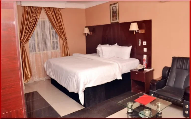 WESTVIEW HOTEL, NO 65 BOUNDARY ROAD GRA, BENIN CITY, EDO STATE. For Easy Bookings And Reservations, Please Contact Cloza App Representative On Call And Watsapp. Details Below