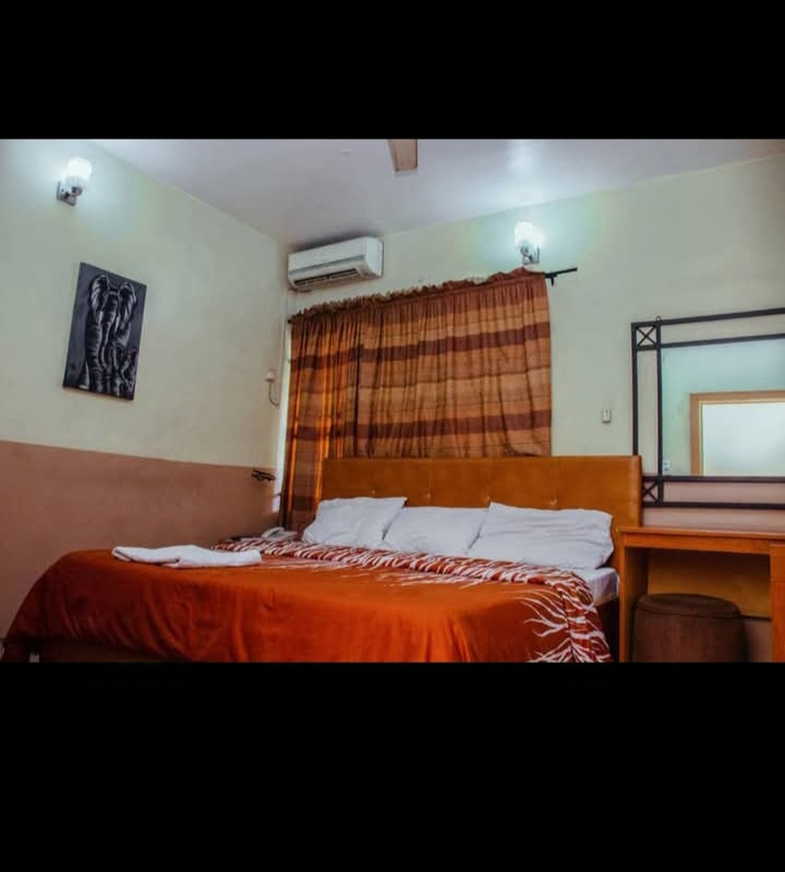 DE DON'S SUITE, 67A WOJI ROAD GRA, PHASE 2. PORTHARCOURT, RIVERS STATE. For Easy Bookings And Reservations, Please Contact Our Cloza App Representative On Call And Watsapp. Details Below