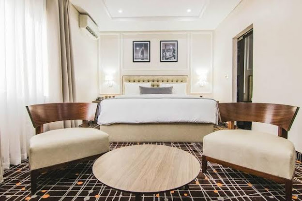 BON HOTEL IKEJA RESIDENCE  LAGOS STATE. EXECUTIVE ROOM.  For Easy Bookings And Reservations, Please Contact Cloza App Representative On Call And Watsapp. Details Below