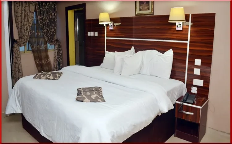 WESTVIEW HOTEL, NO 65 BOUNDARY ROAD GRA, BENIN CITY, EDO STATE. For Easy Bookings And Reservations, Please Contact Cloza App Representative On Call And Watsapp. Details Below