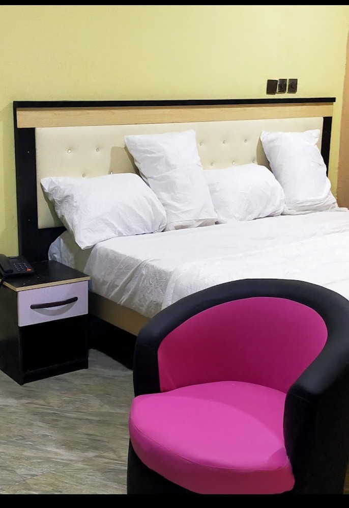 NEW SOUND, NO 4 EGBUNE STREET OFF EZENEI ROAD, OPPOSITE GT BANK ASABA DELTA STATE. For Easy Bookings And Reservations, Please Contact Cloza App Representative On Call And Watsapp. Details Below