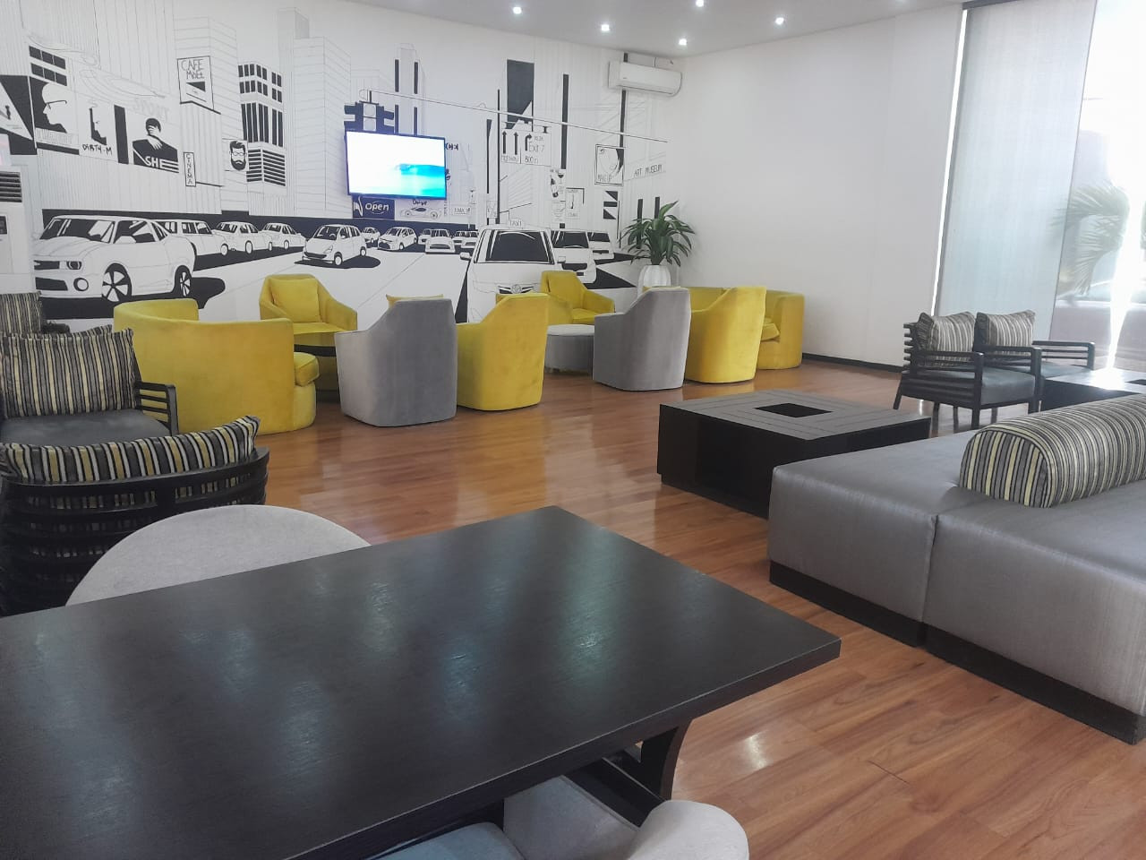 BON HOTEL IKEJA RESIDENCE  LAGOS STATE. DIPLOMATIC SUITE.  For Easy Bookings And Reservations, Please Contact Cloza App Representative On Call And Watsapp. Details Below