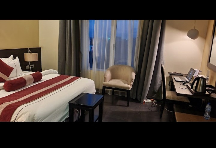 SHORE GATE HOTEL, IKEJA GRA LAGOS  EXECUTIVE SUITE. For Easy Bookings And Reservations, Please Contact Cloza App Representative On Call And Watsapp. Details Below