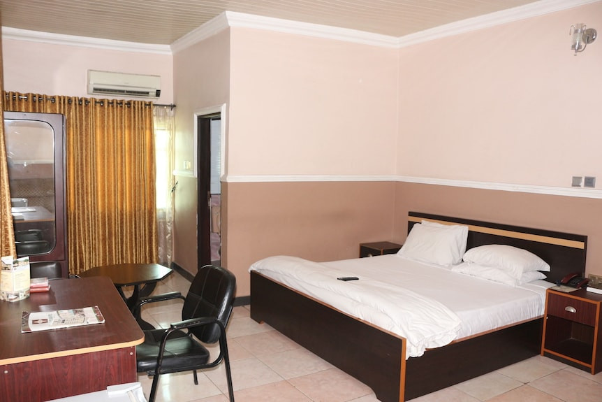 NEW POINT HOTELS AND SUITS, 31 ATIKU ABUBARKA way, UYO. For Easy Bookings And Reservations, Please Contact Our Cloza App Representative On Call And Watsapp. Details Below