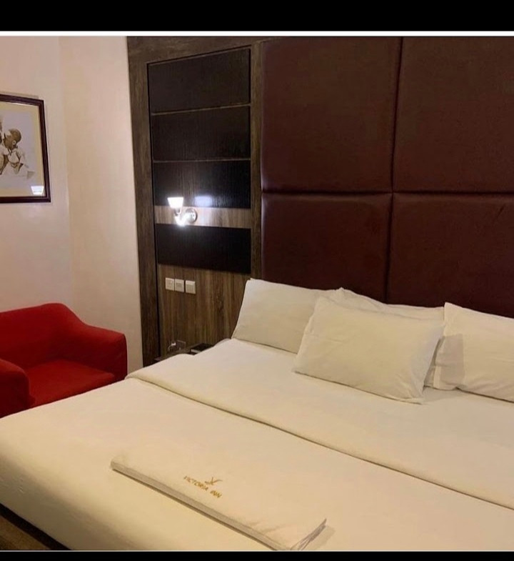 VICTORIA INN HOTEL AND SUITE, OKUNDIA STREET OFF SECOND UGBOR ROAD GRA, BENIN EDO STATE. For Easy Bookings And Reservations, Please Contact Cloza App Representative On Call And Watsapp. Details Below