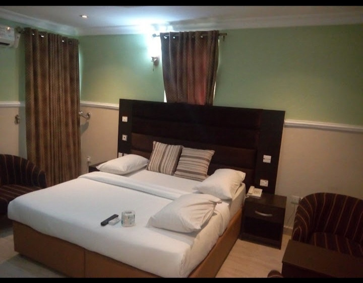 NEW EASTERN COMFORT HOTEL& GARDEN RESORT, 34/136 ABA ROAD, UMUAHIA, ABIA STATE. SUITE. For Easy Bookings And Reservations, Please Contact Cloza App Representative On Call And Watsapp. Details Below