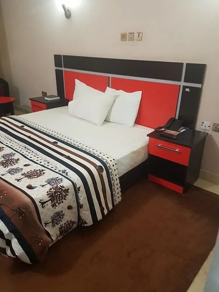 DELVE HOTELS, ATIMBO ROAD, CALABAR, CROSS RIVERS STATE. For Easy Bookings And Reservations, Please Contact Our Cloza App Representative On Call And Watsapp. Details Below