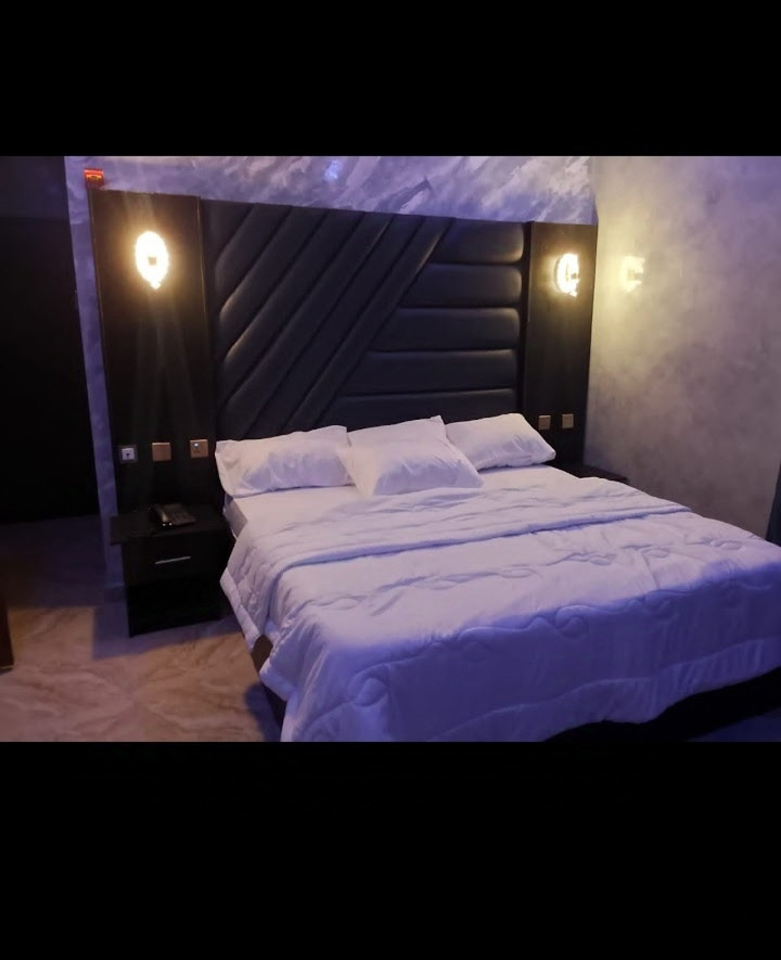 CJ PARADISE HOTEL, DEEPER LIFE BEFORE MEPHAR LOUNGE ALAKAHIA, PORTHARCOURT, RIVERS STATE. For Easy Bookings And Reservations Please Contact Cloza App Representative On Call And Watsapp. Details Below