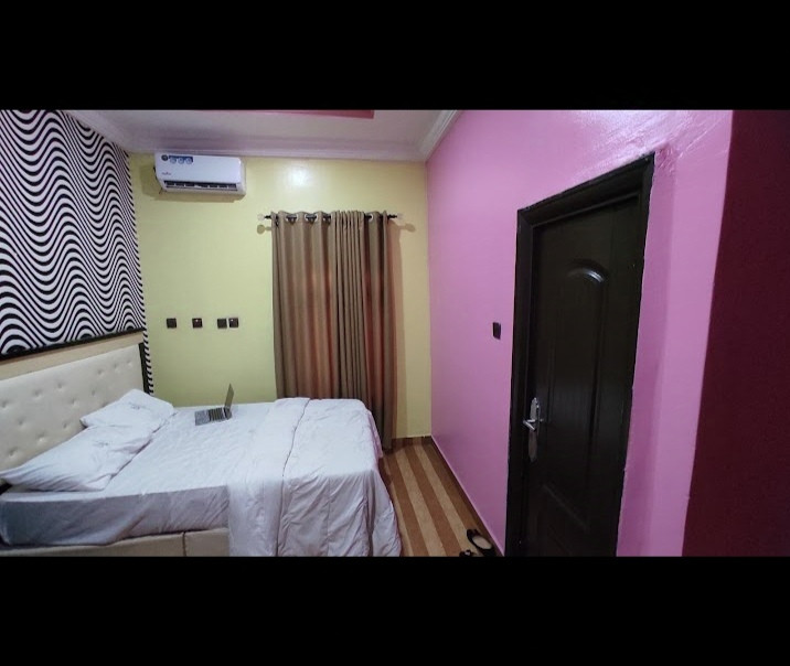 NEW SOUND, NO 4 EGBUNE STREET OFF EZENEI ROAD, OPPOSITE GT BANK ASABA DELTA STATE. For Easy Bookings And Reservations, Please Contact Cloza App Representative On Call And Watsapp. Details Below