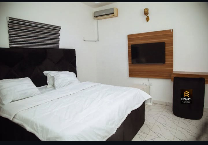ERINAS APARTMENT HOTEL, NO 10 HON.CHRIS UMOGBIA AVENUE, BENIN CITY, For Easy Bookings And Reservations, Please Contact Cloza App Representative On Call And Watsapp. Details Below
