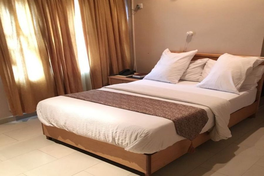 FREEMANS HOTEL,  CALABAR, CROSS RIVER STATE. For Easy Bookings And Reservations, Please Contact Our Cloza App Representative On Call And Watsapp. Details Below